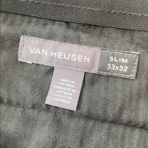 Van Heusen slim 33x32 Men's Dark Navy Dress Pants